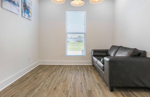 Chalmette House | joyful 3- bedroom with office space
