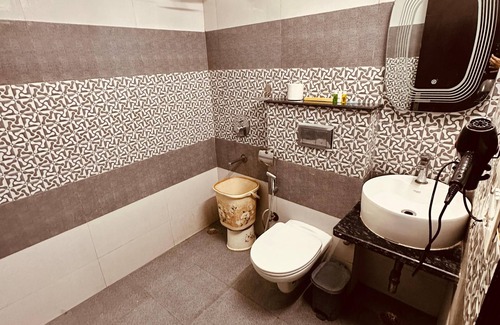Sector 70 Hotel | JPM Suites Noida 70