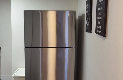 Vanier North Apartment | JstLikeHome - Old Ottawa