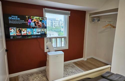 Vanier North Apartment | JstLikeHome - Old Ottawa Suite & Guesthouse