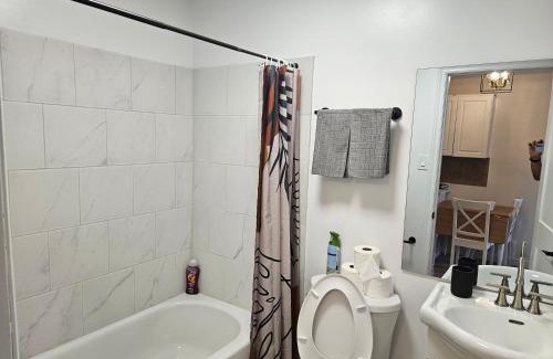 Vanier North Apartment | JstLikeHome - Old Ottawa Suite & Guesthouse