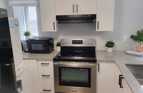 Vanier Apartment | JstLikeHome - Serenity Suites