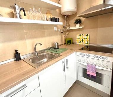 Santiago y Zaraiche Apartment | Juan Carlos I - Más que apartamentos