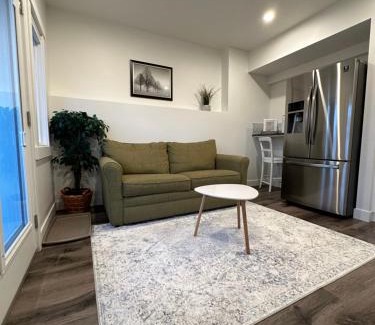 Southeast Edmonton Apartment | Juanus Cozy Cove