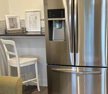 Southeast Edmonton Apartment | Juanus Cozy Cove