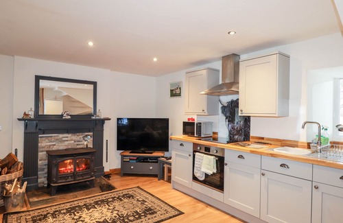 Uig Cottage | JUBILEE COTTAGE, pet friendly, country holiday cottage in Uig