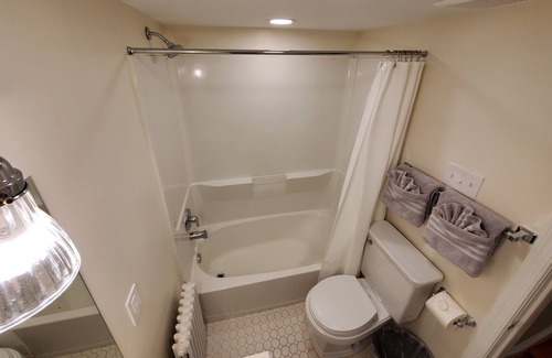 Germantown House | Juju's Master bedroom suite in a Villa