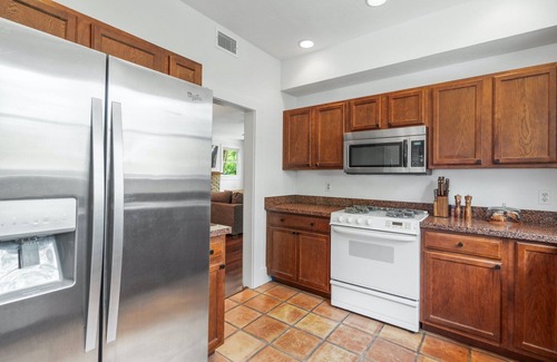 Downtown House | Jula Place-Walk downtown from old Florida glam!