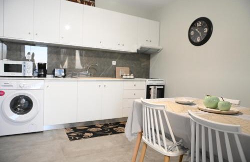 Vlychadia Apartment | Julie's SeaView Apartment