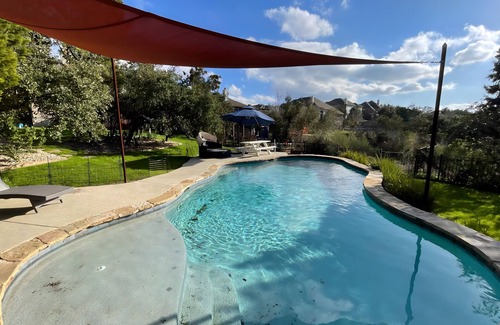 West Oak Hill House | July-Aug ‘25 Available pet-friendly family home!