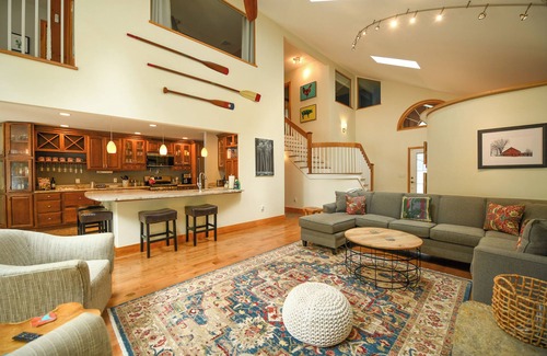 Raymond House | * JULY SPECIAL * Stunning and spacious waterfront home on Raymond Pond