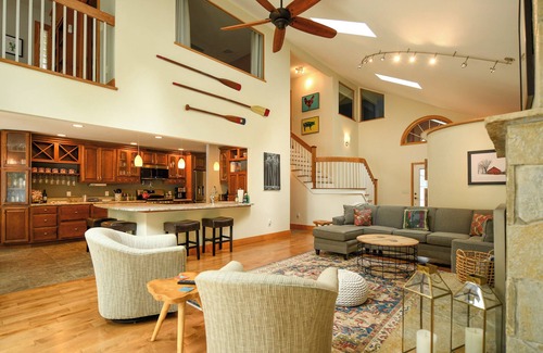 Raymond House | * JULY SPECIAL * Stunning and spacious waterfront home on Raymond Pond