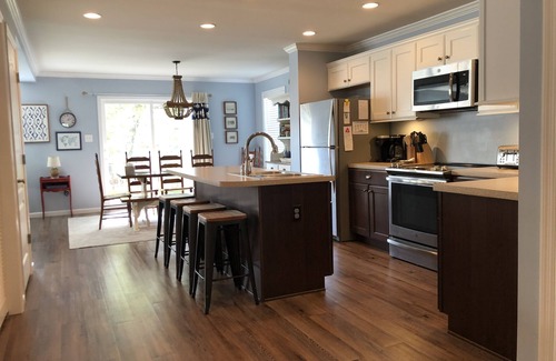 Cape Charles House | JULY WEEK OPEN! HISTORIC DISTRICT: 1st Floor Primary, Great Location and Views!