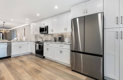 Iona Condo | June 2025 available! Condo with fire place at golf course community.