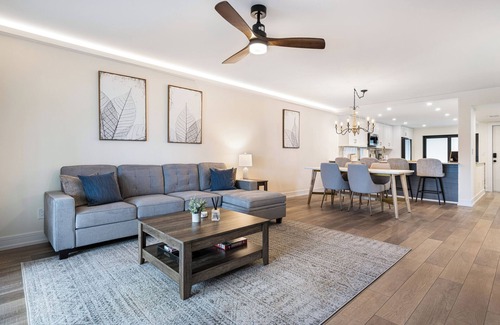 Iona Condo | June 2025 available! Condo with fire place at golf course community.