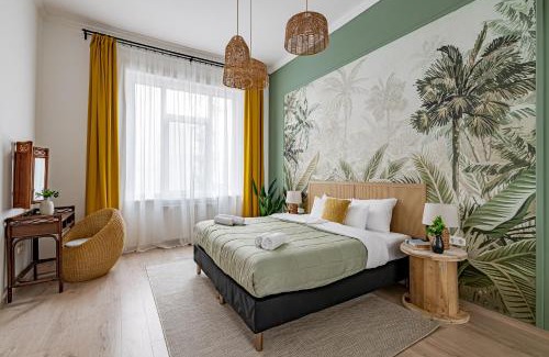 Belso-Ferencvaros Apartment | Jungle Aesthetics Downtown Apartman Aircon and Garage Parking Budapest