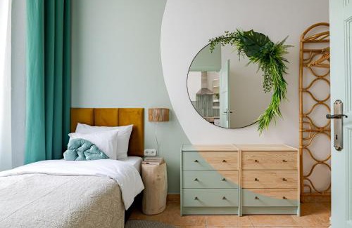 Belso-Ferencvaros Apartment | Jungle Aesthetics Downtown Apartman Aircon and Garage Parking Budapest