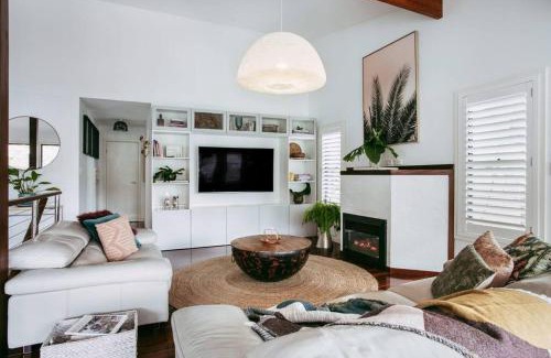 Terrigal Apartment | Jungle Cubby - by Coast Hosting