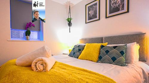 Bedford Bed & Breakfast | Jungle King Suite with Parking