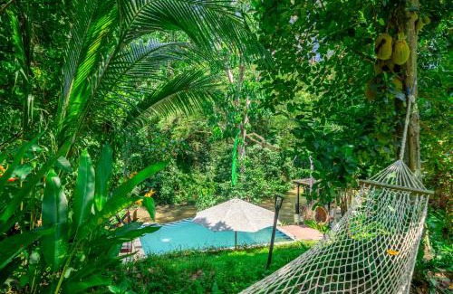 Singapadu Tengah Villa | Jungle River Villa for 10 - Pool, Yoga, Tubing Near Ubud