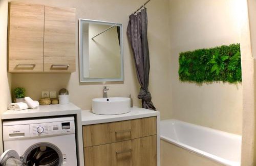 Albertville Apartment | Jungle Room - La Cabane