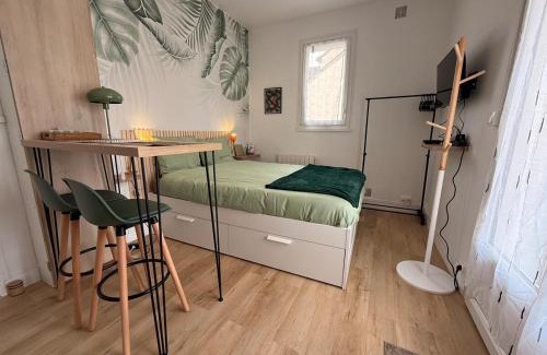 Montoir-de-Bretagne Apartment | Jungle Studio - Déco tropicale et confort moderne