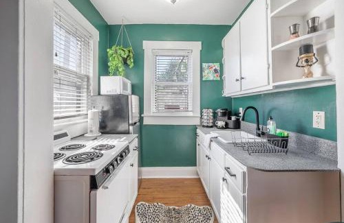 Seminole Heights Apartment | Jungle Themed Apt. Close to Coffee, Food + Shops!