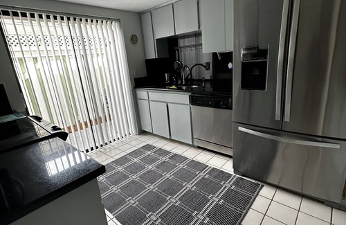 Clearwater House | Jungle-y Vibe Getaway - Short Drive from Beach and all Major activities/cities!
