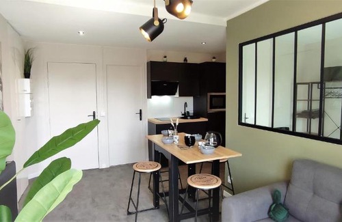 Saint-Priest Apartment | Jungly Appart - Clim Moderne Cocooning Calme Nature