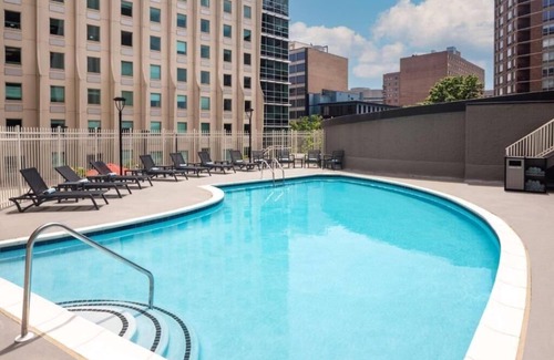 Downtown Apartment | Junior King Suite Near Headlines Hair Designer WDC