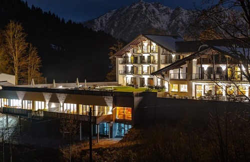 Garmisch-Partenkirchen House | Junior Suite Panoramabl. Sonne + Bal - Hotel Das Graseck