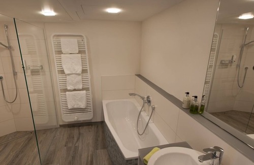 Emmendingen Apartment | Junior Suite mit französischem Balkon, 29qm, max. 3 Personen
