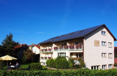 Bad Krozingen Apartment | Junior-Suite Nr. 2.2, 1 Wohnzimmer, 1 Schlafzimmer, Balkon