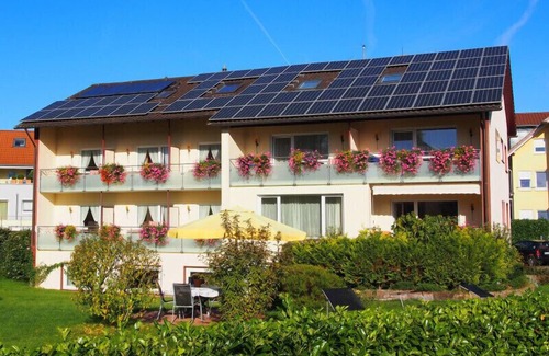 Bad Krozingen Apartment | Junior-Suite Nr. 2.2, 1 Wohnzimmer, 1 Schlafzimmer, Balkon