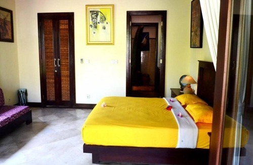 Celuk House | Junior Suite room in Sukawati, surrounded by lush gardens