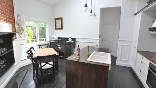 Cessnock House | Juniper Corner-Hunter Valley-A Step back in time!-7 mins to Vineyards