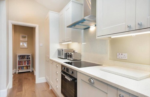 Seahouses Cottage | JUNIPER COTTAGE, pet friendly in Seahouses