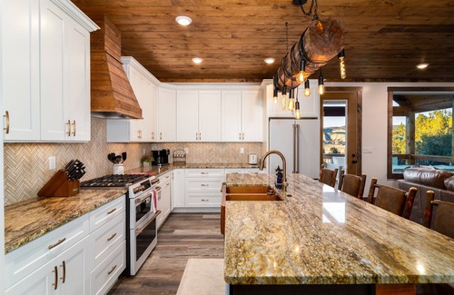 Orderville House | Juniper Mountain Retreat | Private hot tub | Zion
