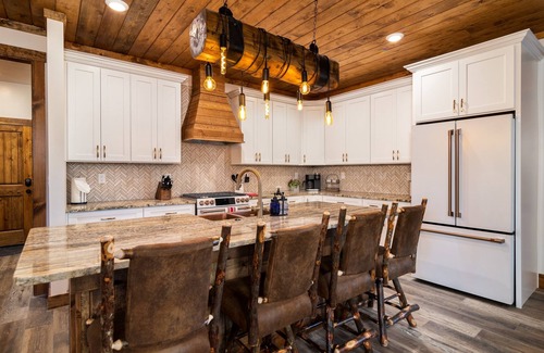 Orderville House | Juniper Mountain Retreat | Private hot tub | Zion