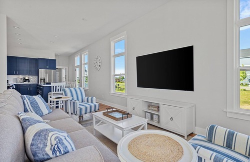 Saint Joseph House | Juniper Presents: A Gorgeous New Vacay Home with Marina View Near the Beach