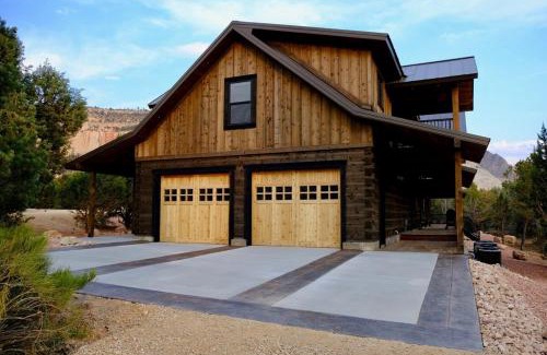 Orderville House | Juniper Ridge Luxury Two-bedroom Casita Zion E