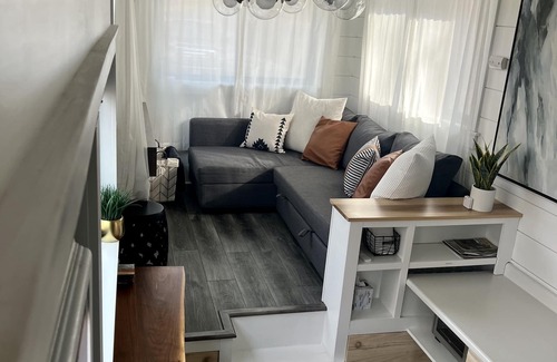 Logan House | Juniper Tiny House by The Lake