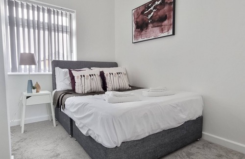 Southampton Apartment | Juniper Upstairs Apartment Sleeps 9