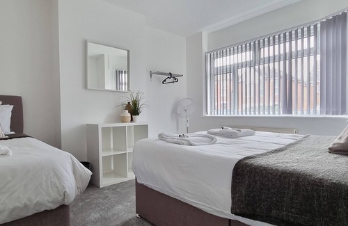 Southampton Apartment | Juniper Upstairs Apartment Sleeps 9