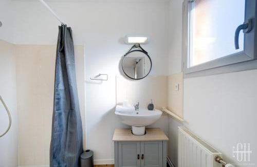 Saint-Pierre-des-Corps Apartment | Jupiter - Proche A10 - 2V - Parking