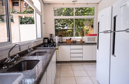 Juquehy House | JUQUEHY - HOUSE WITH 4 SUITES, 14 PEOPLE, SWIMMING POOL, BARBECUE, GATED COMMUNITY