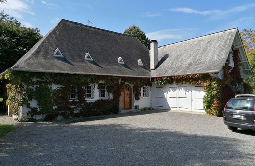 Jurancon House | Jurançon- Loue villa with pool overlooking the Pyrenees 12/14 pers.