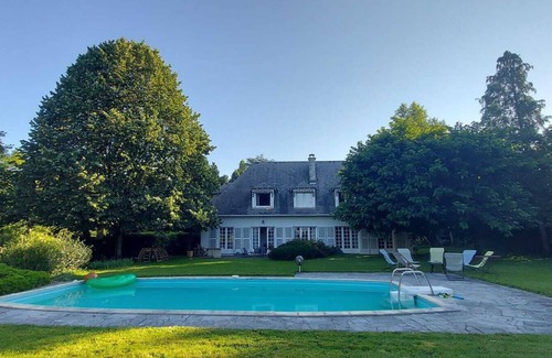 Jurancon House | Jurançon- Loue villa with pool overlooking the Pyrenees 12/14 pers.
