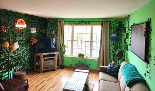 Hancock Apartment | Jurassic Dino Suite Jiminy-Must See Sleeps 4
