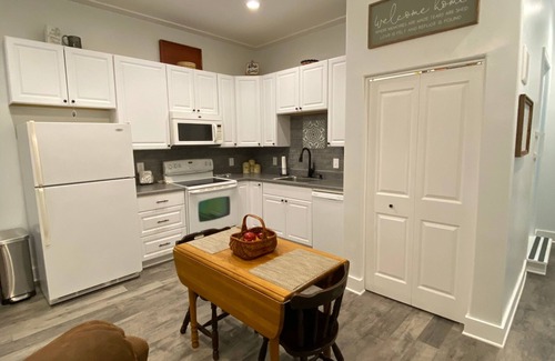 Easley House | Just 16 miles from Clemson & 12 miles from downtown Greenville.